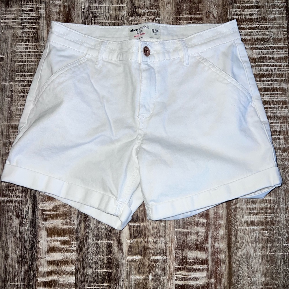 Abercrombie kids girls white midi shorts. Size 15/16